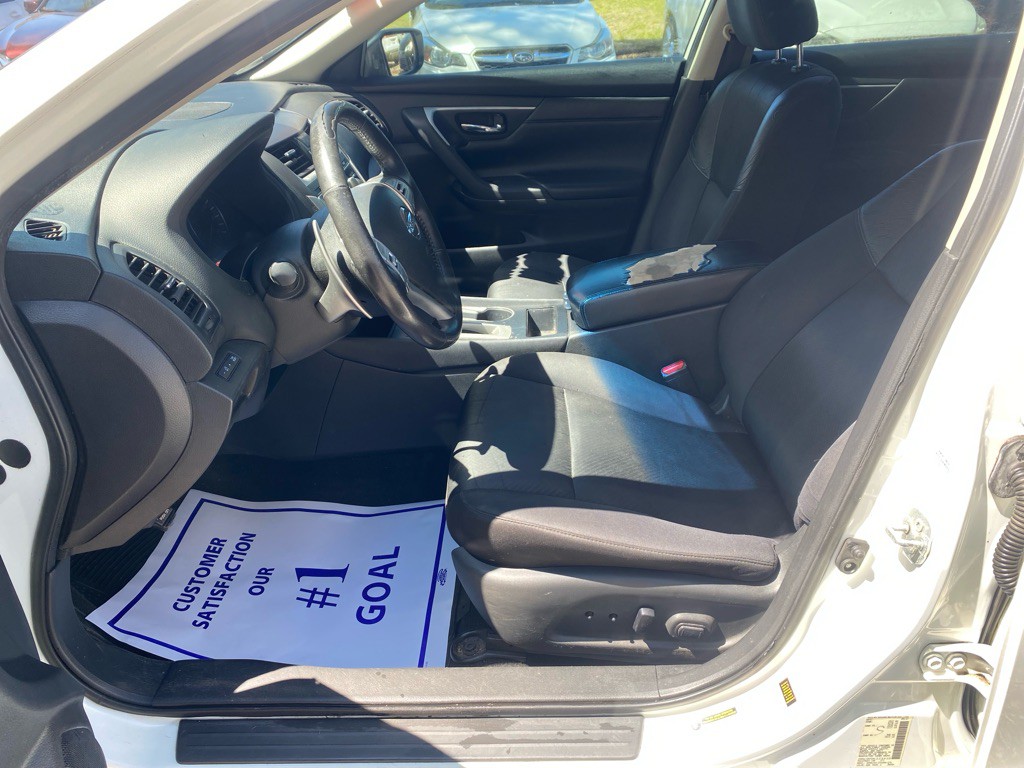 2017 Nissan Altima Image 12