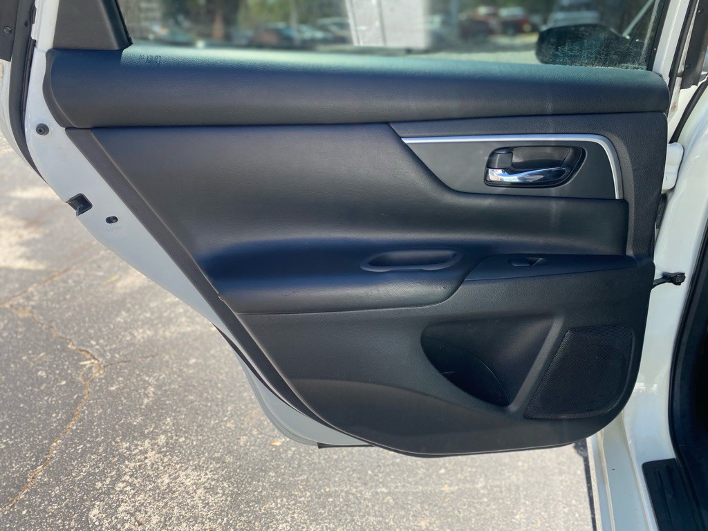 2017 Nissan Altima Image 15