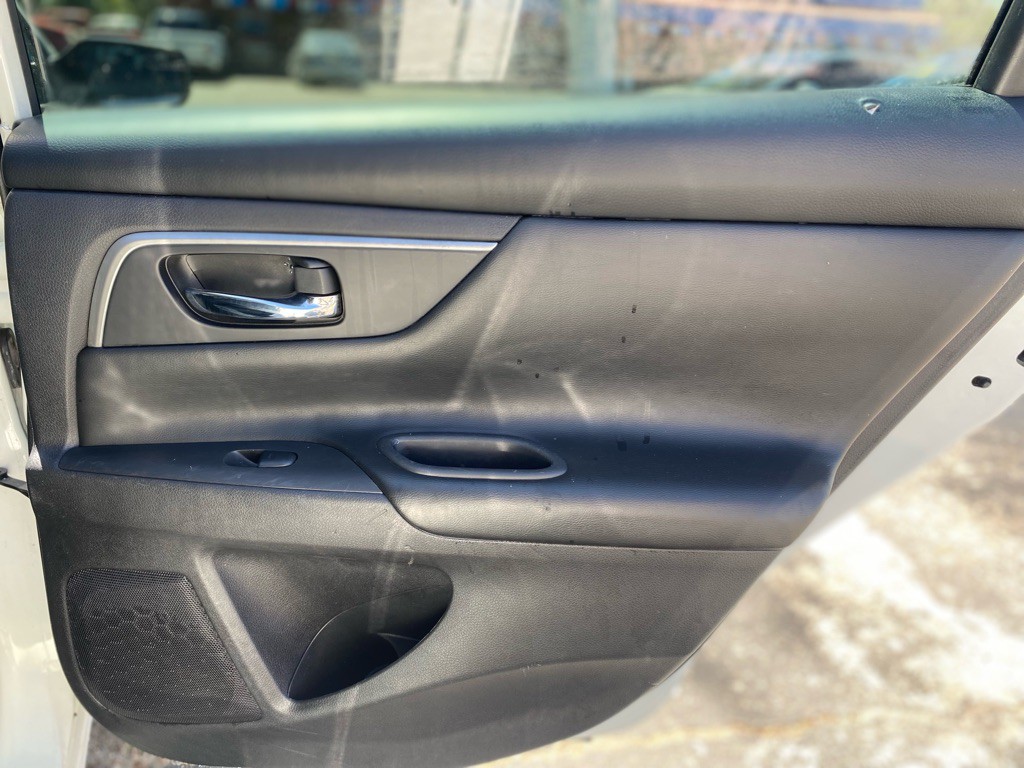 2017 Nissan Altima Image 18