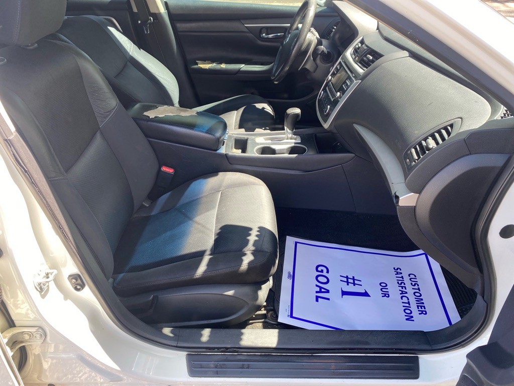 2017 Nissan Altima Image 19
