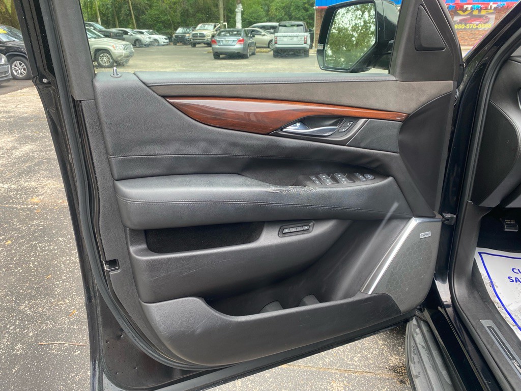 2015 Cadillac Escalade Image 10