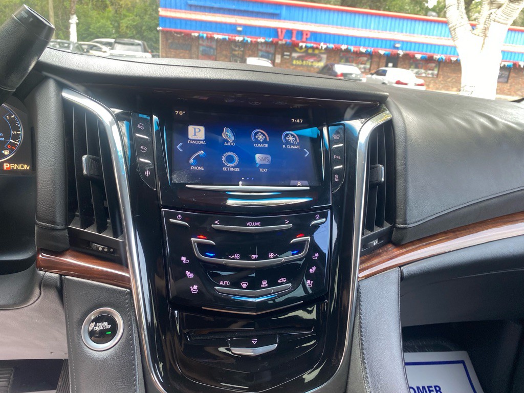 2015 Cadillac Escalade Image 12