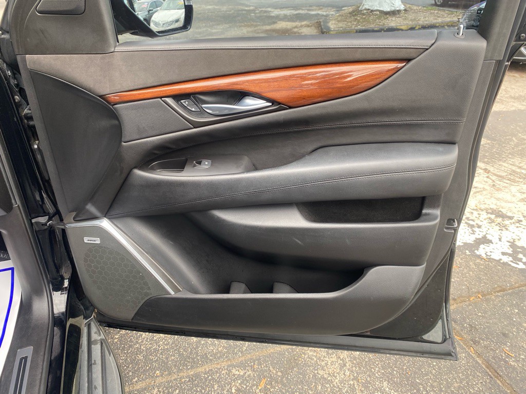 2015 Cadillac Escalade Image 16