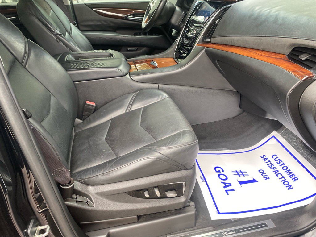 2015 Cadillac Escalade Image 17