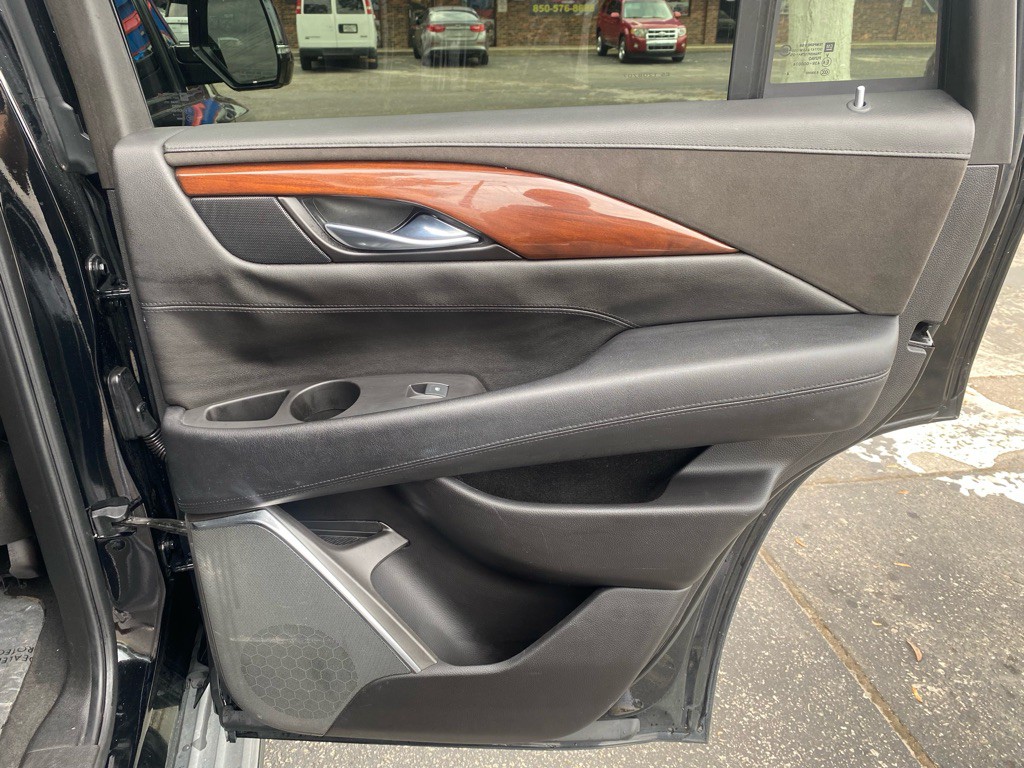2015 Cadillac Escalade Image 18