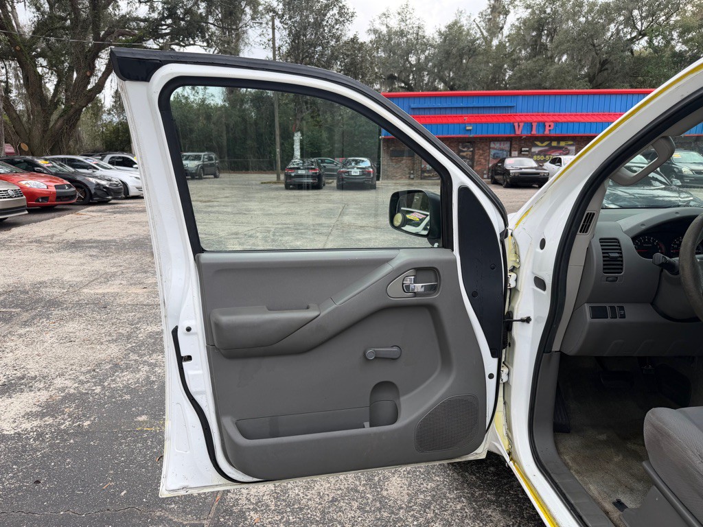 2012 Nissan Frontier Image 9