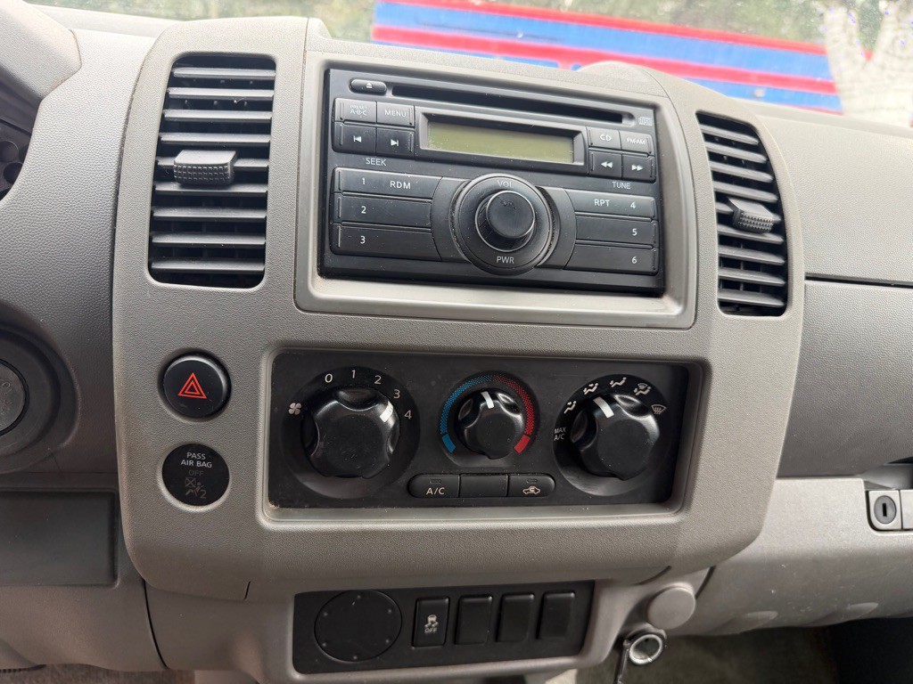 2012 Nissan Frontier Image 13