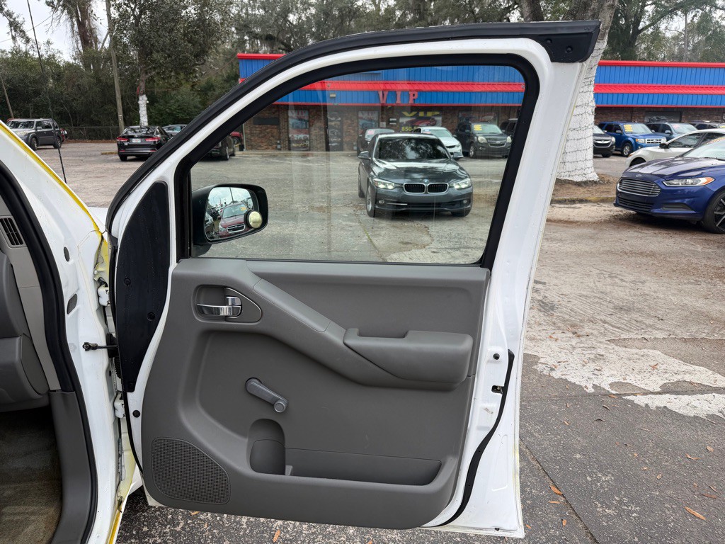 2012 Nissan Frontier Image 21