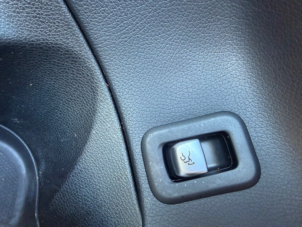 2018 Mercedes-Benz C-Class Image 19