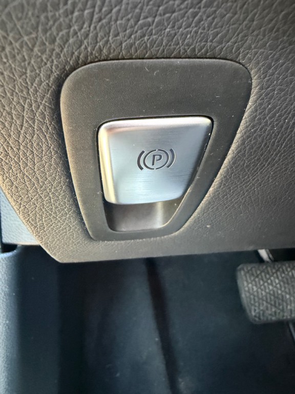 2018 Mercedes-Benz C-Class Image 20