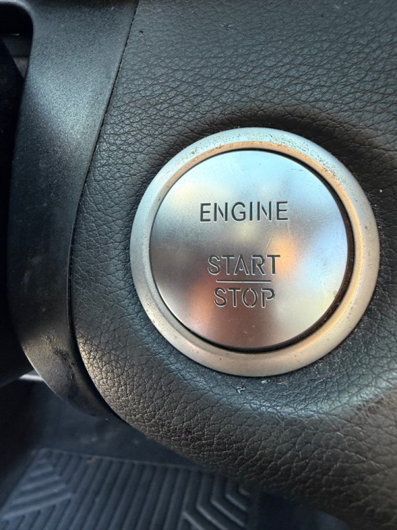 2018 Mercedes-Benz C-Class Image 21