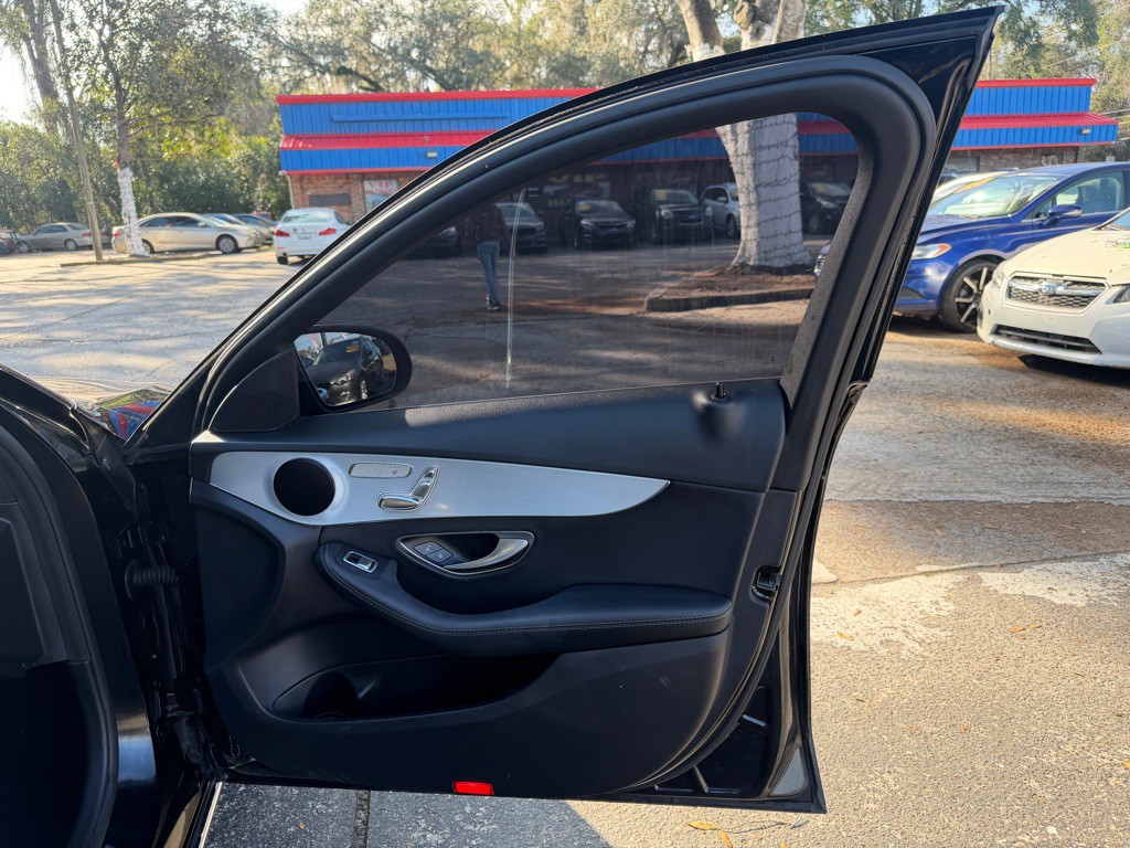 2018 Mercedes-Benz C-Class Image 32