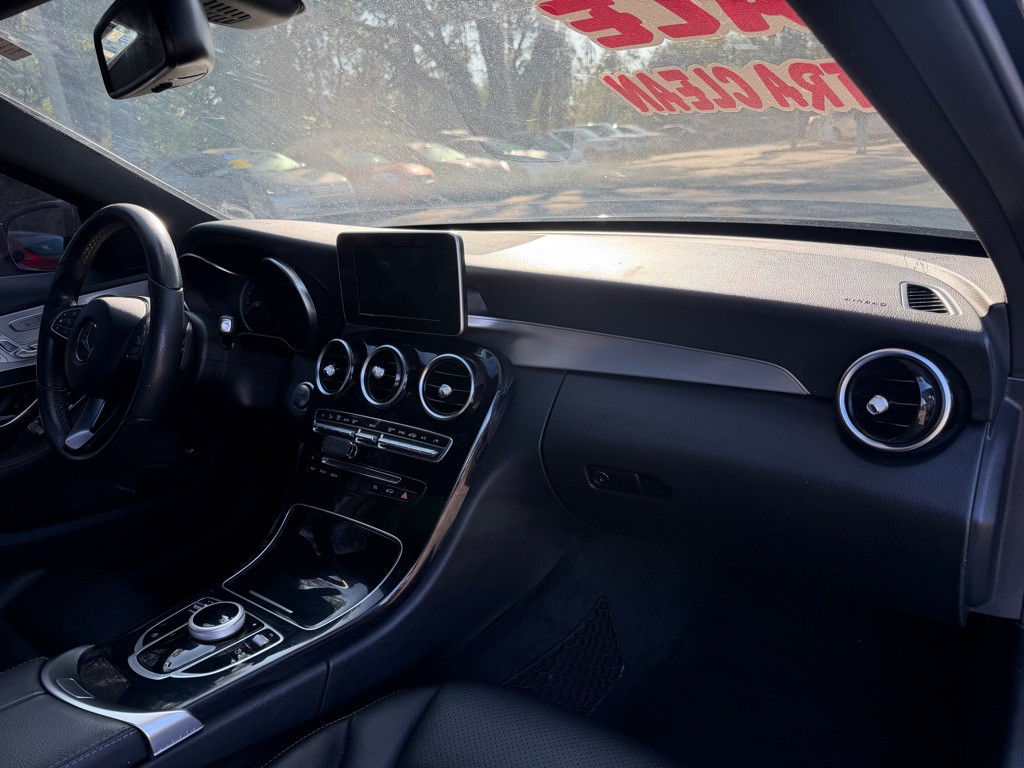 2018 Mercedes-Benz C-Class Image 34