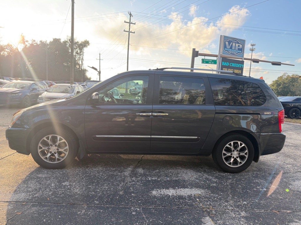 2014 Kia Sedona Image 2