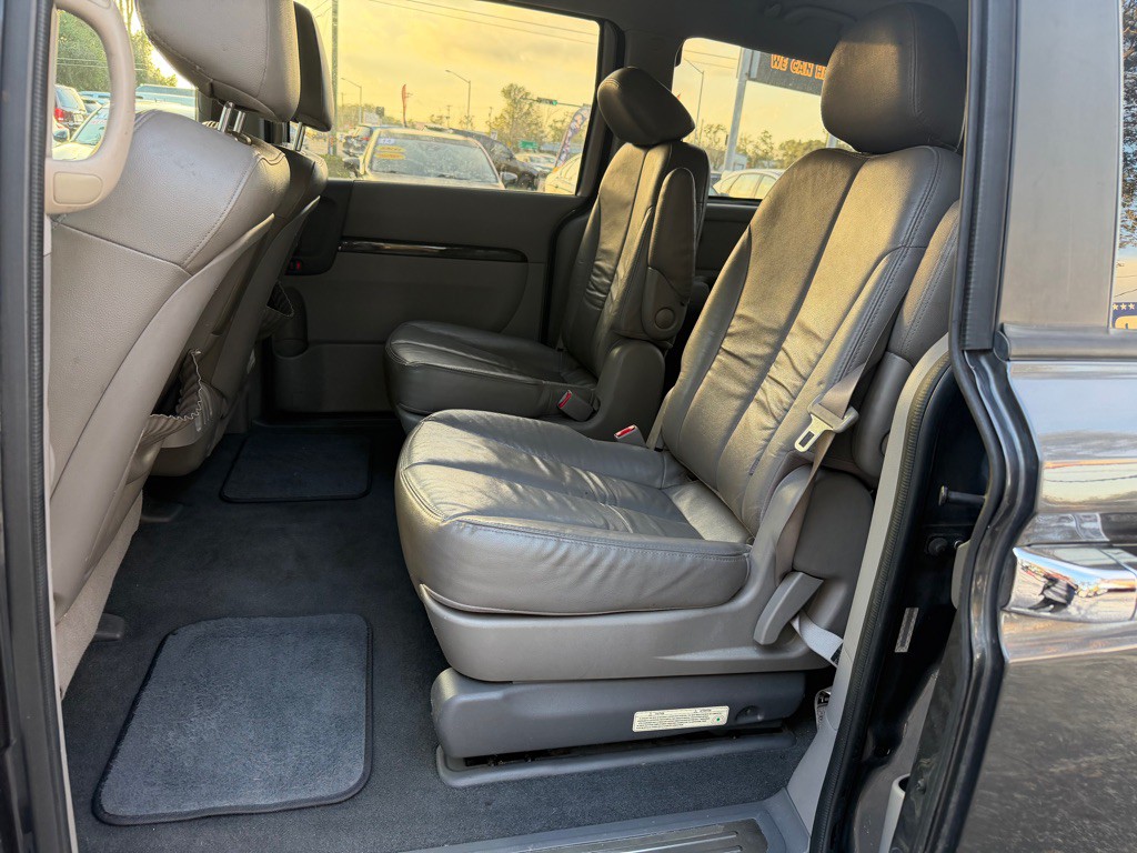 2014 Kia Sedona Image 18