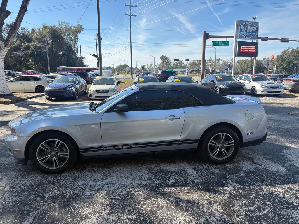 2011 Ford Mustang Image 2