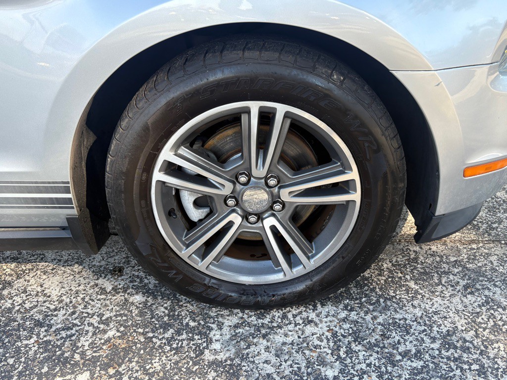 2011 Ford Mustang Image 9
