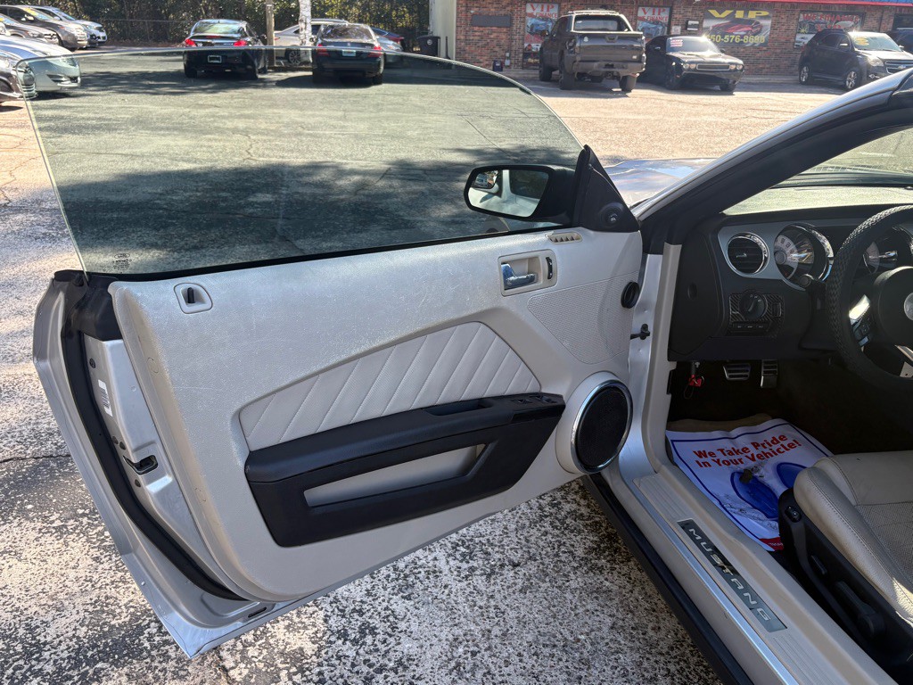 2011 Ford Mustang Image 10