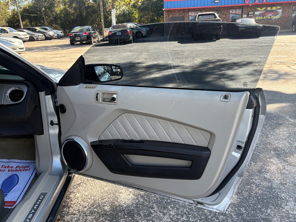 2011 Ford Mustang Image 13