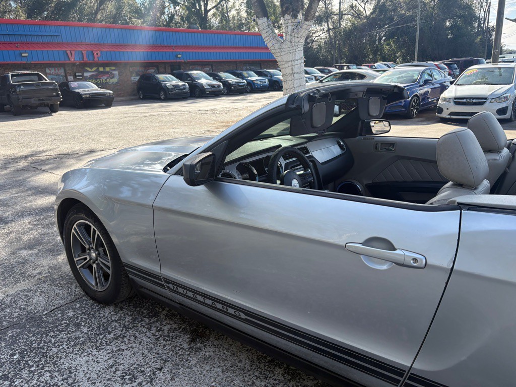 2011 Ford Mustang Image 20