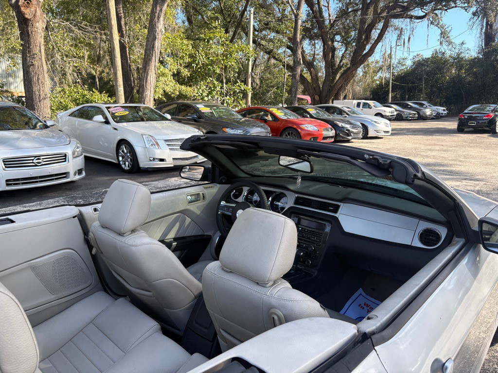 2011 Ford Mustang Image 21