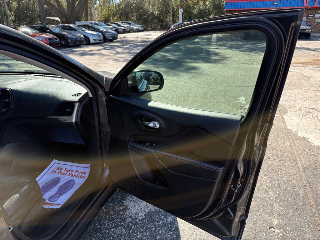 2015 Jeep Cherokee Image 12