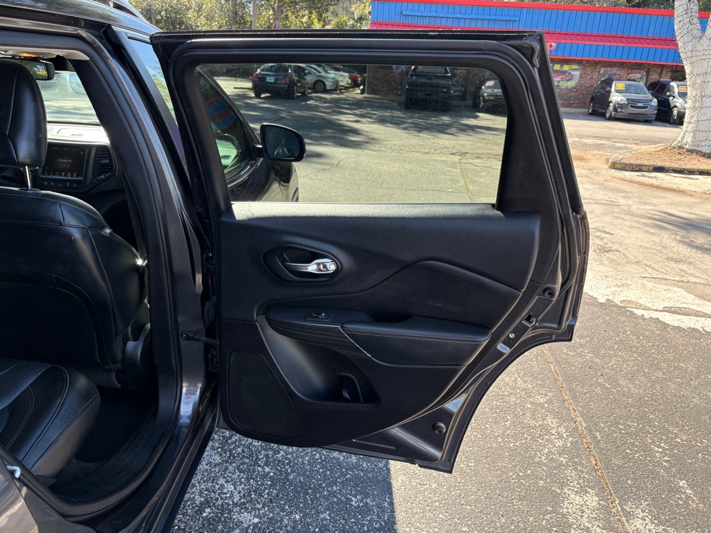 2015 Jeep Cherokee Image 14