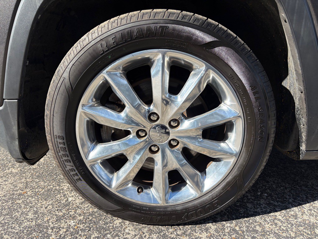 2015 Jeep Cherokee Image 18