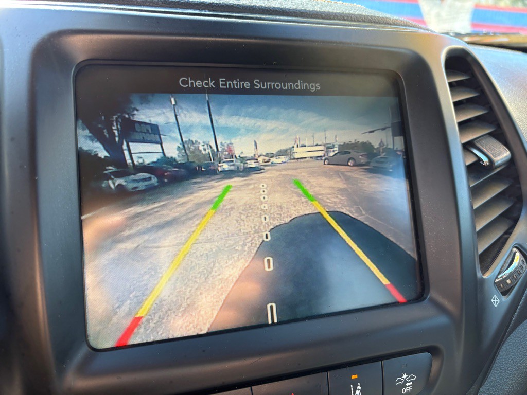 2015 Jeep Cherokee Image 21