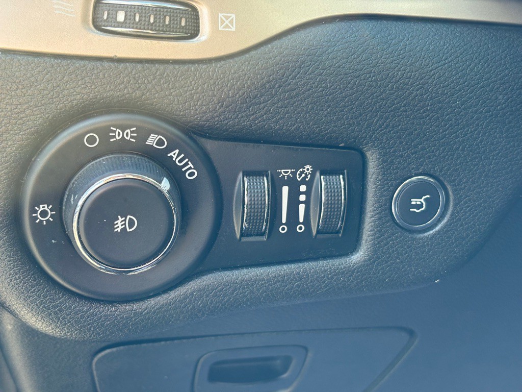 2015 Jeep Cherokee Image 25