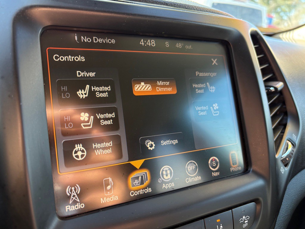 2015 Jeep Cherokee Image 30