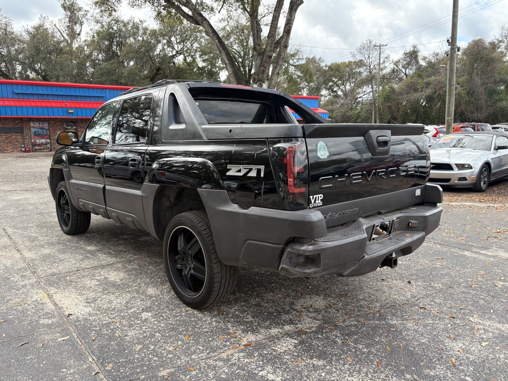 2003 Chevrolet Avalanche Image 3