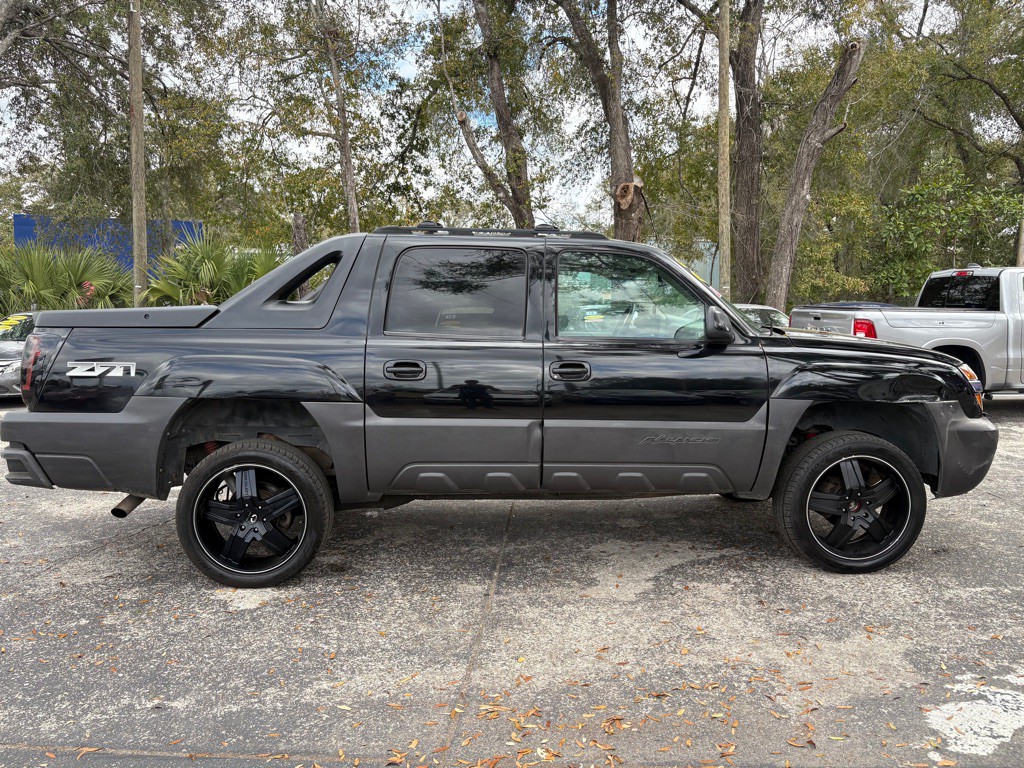 2003 Chevrolet Avalanche Image 6