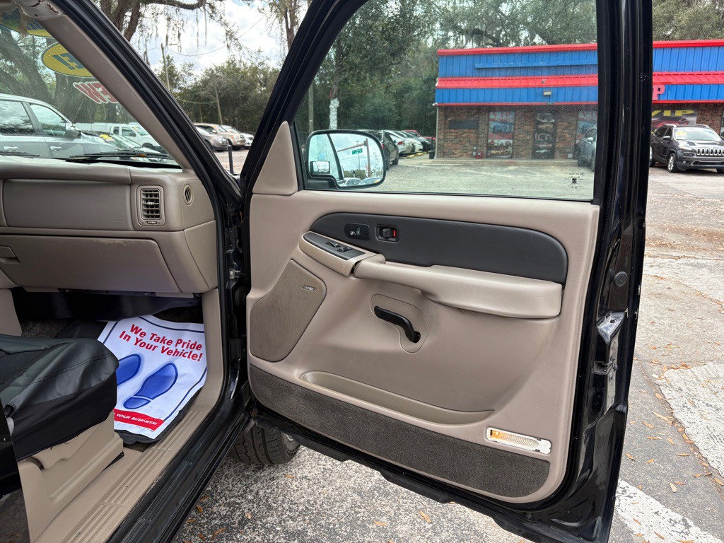 2003 Chevrolet Avalanche Image 13