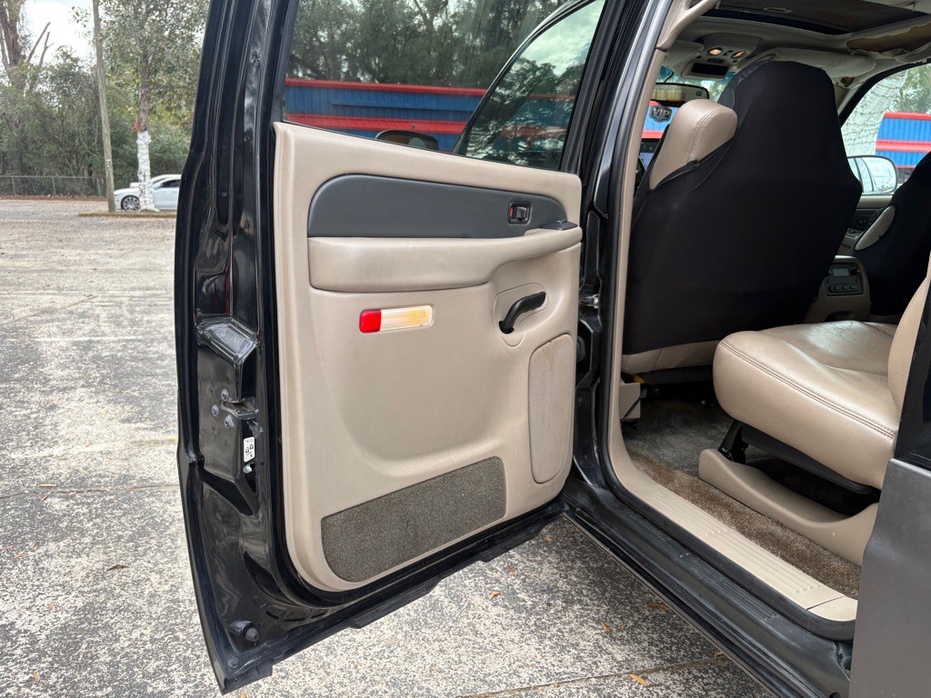 2003 Chevrolet Avalanche Image 17