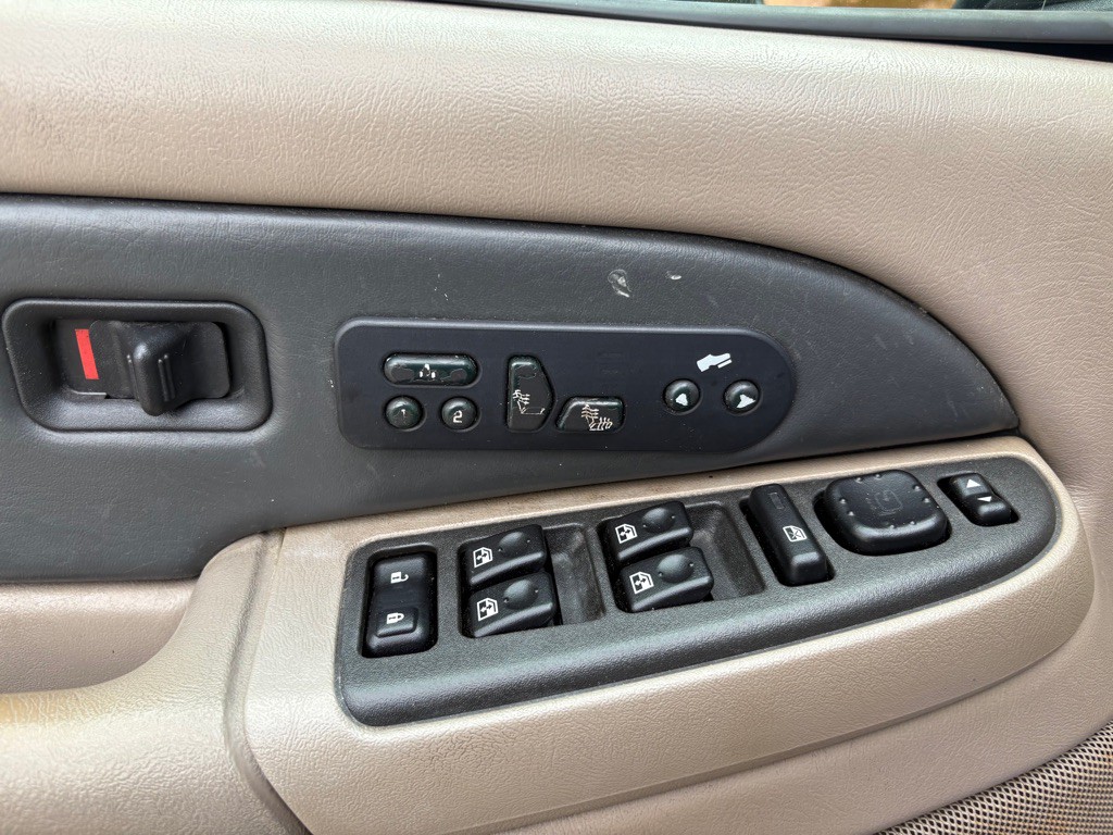 2003 Chevrolet Avalanche Image 23