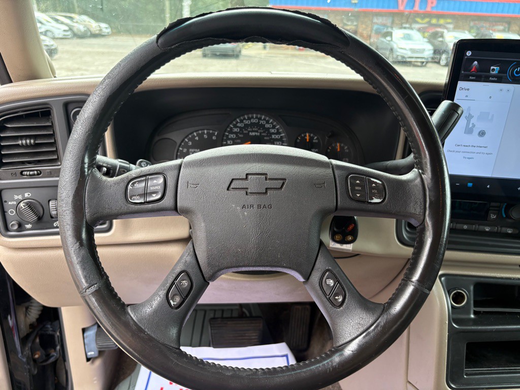 2003 Chevrolet Avalanche Image 24