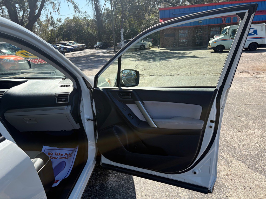 2016 Subaru Forester Image 10