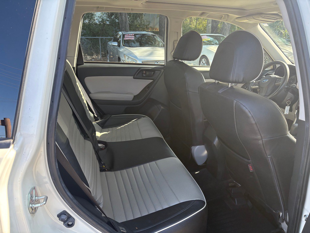 2016 Subaru Forester Image 13