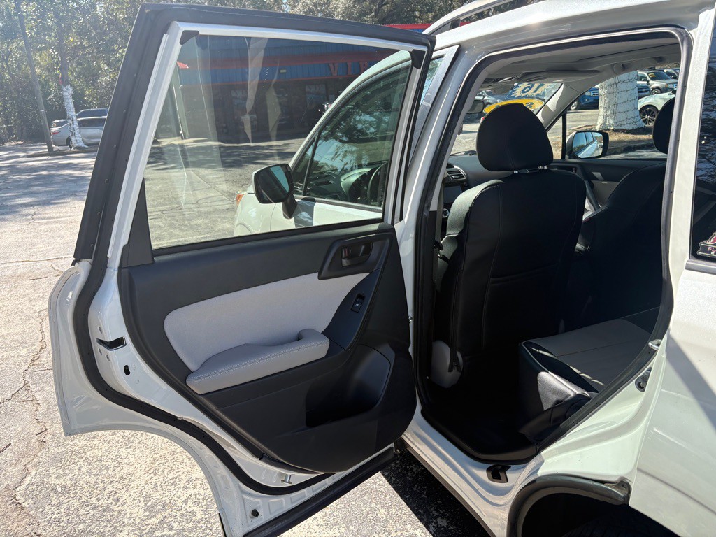 2016 Subaru Forester Image 14