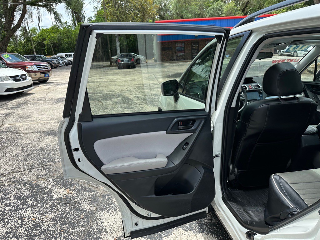 2016 Subaru Forester Image 11