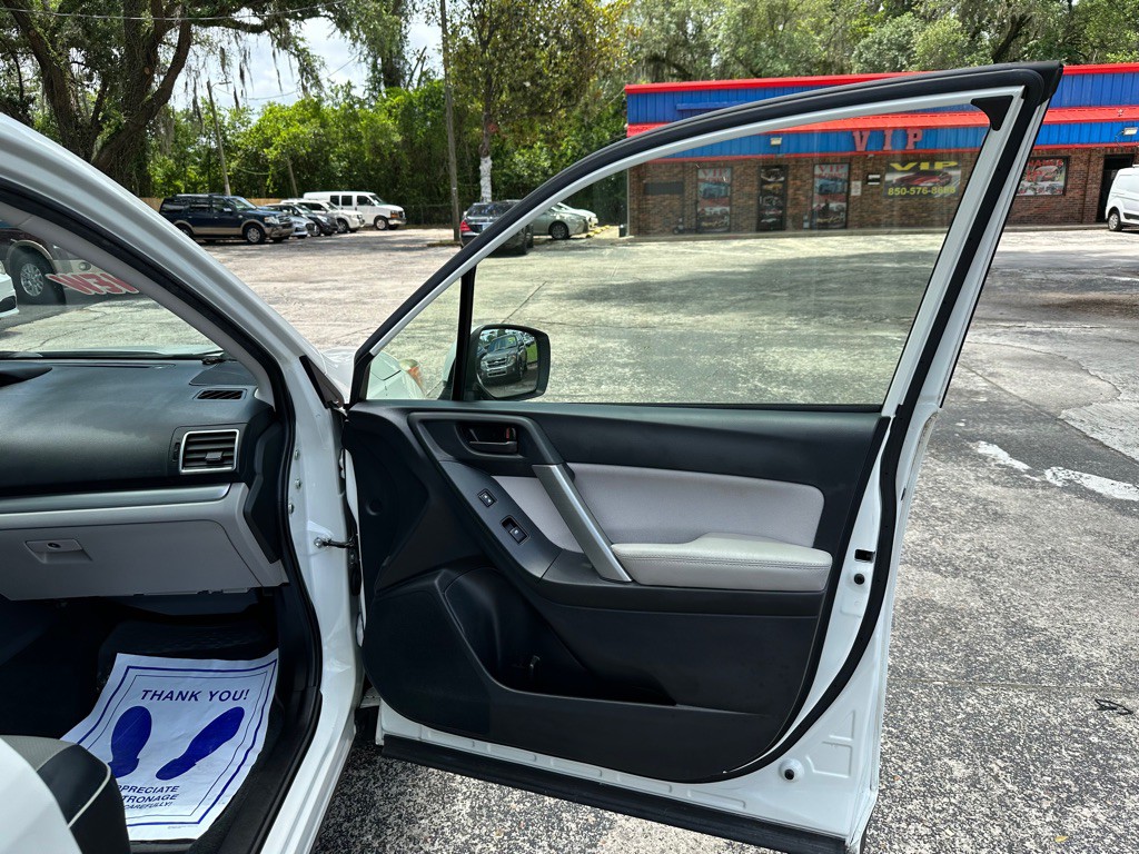 2016 Subaru Forester Image 13