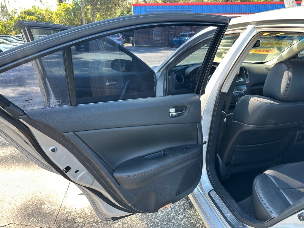 2013 Nissan Maxima Image 16
