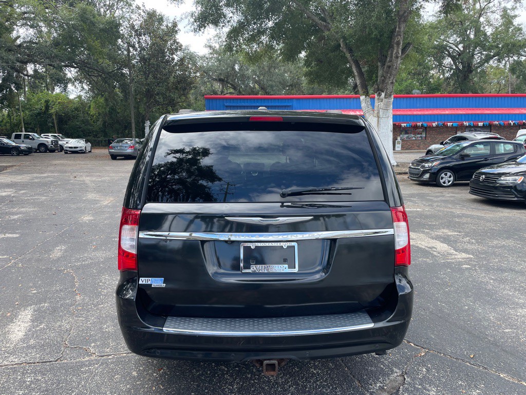 2015 Chrysler Town & Country Image 4