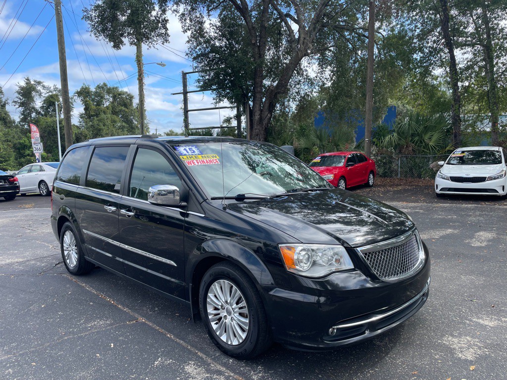 2015 Chrysler Town & Country Image 7