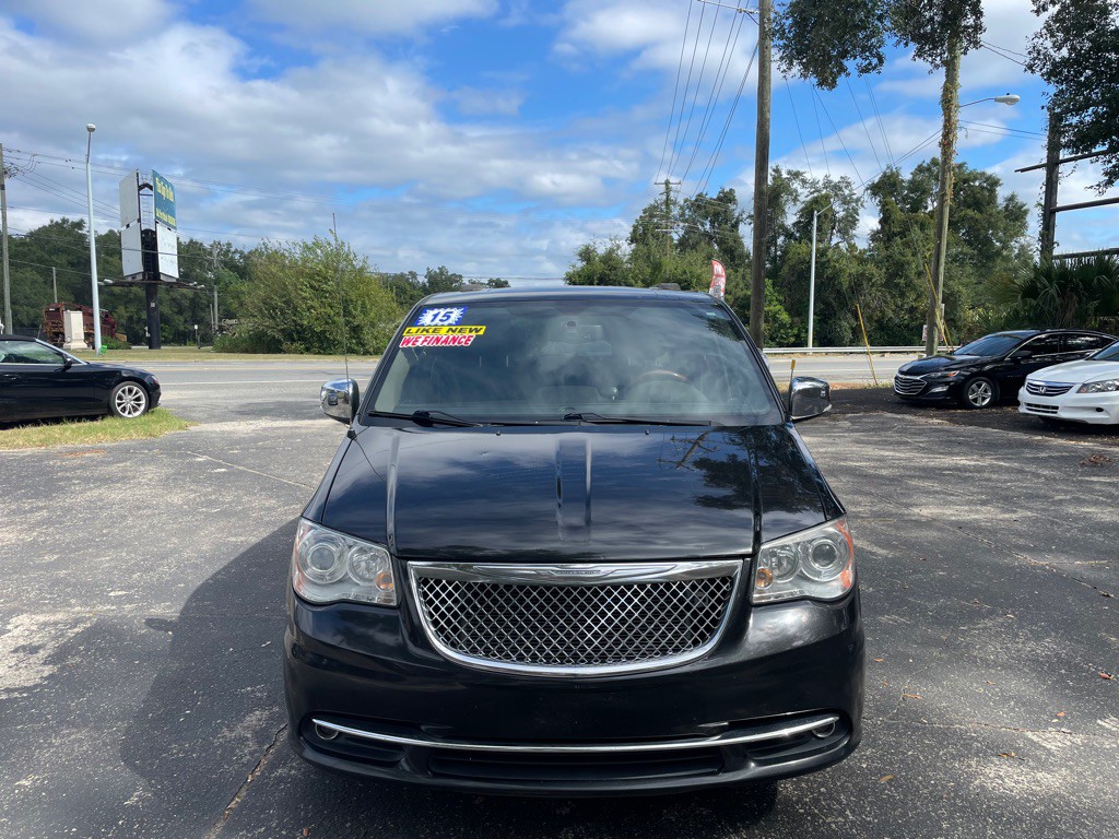 2015 Chrysler Town & Country Image 8