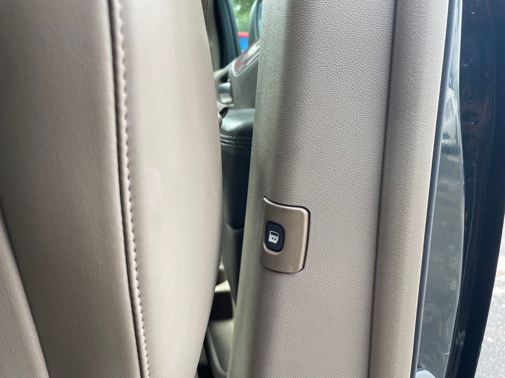 2015 Chrysler Town & Country Image 23