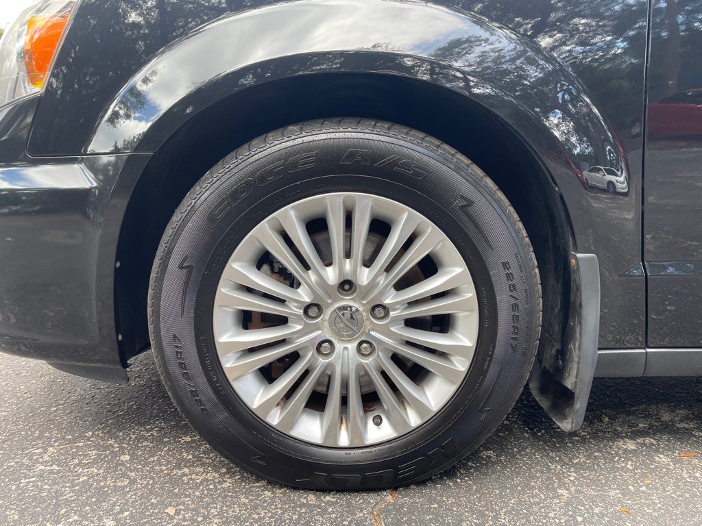 2015 Chrysler Town & Country Image 29