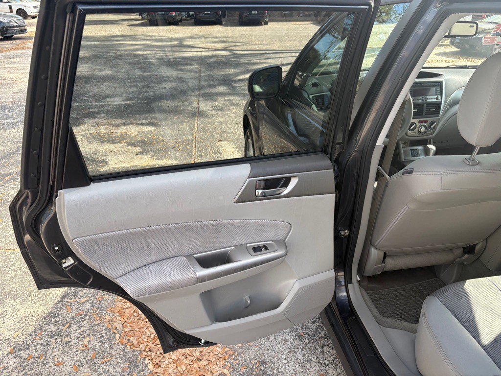 2010 Subaru Forester Image 11