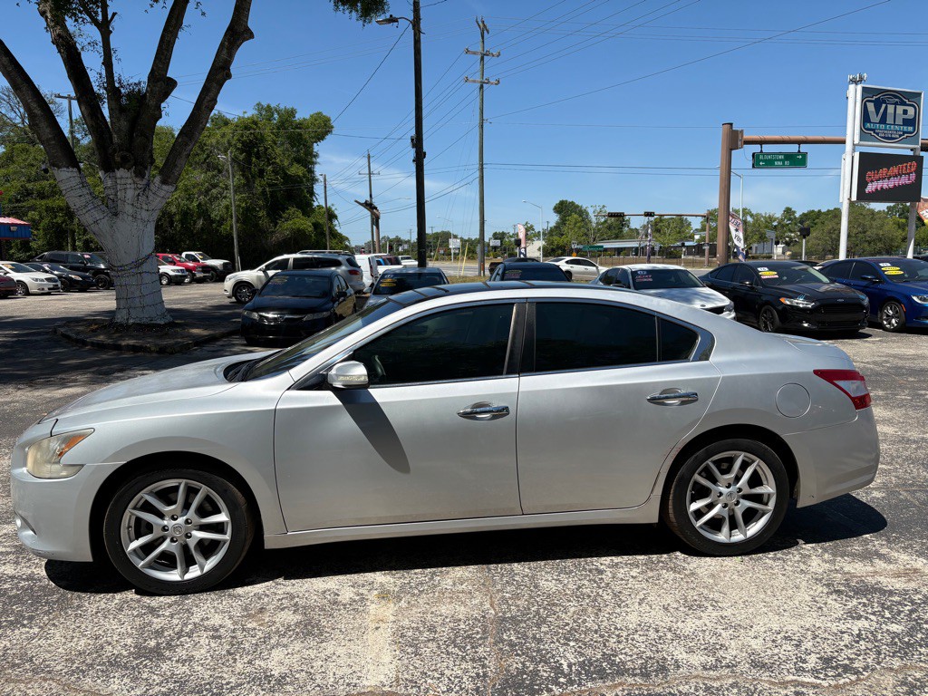 2011 Nissan Maxima Image 2